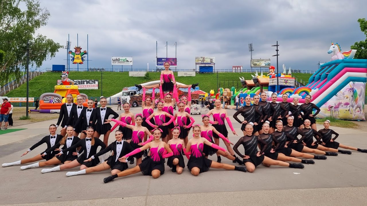 Majówka- Dmuchany Świat LesznoMażoretki Vena Przemęt oraz Verva Krzywiń 03.05.2025