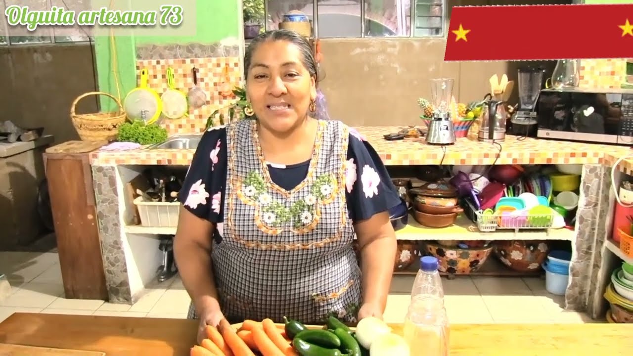 Acompáñeme a preparar unos chiles en vinagre para hacer unas tortas