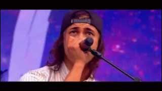 Pierce The Veil - Hold On Till May (Live Reading Festival 2015)