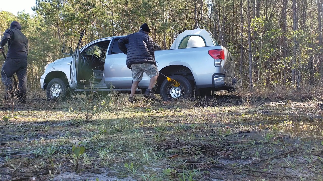 Stuck 2008 Toyota Tundra 4x4 in mud - YouTube