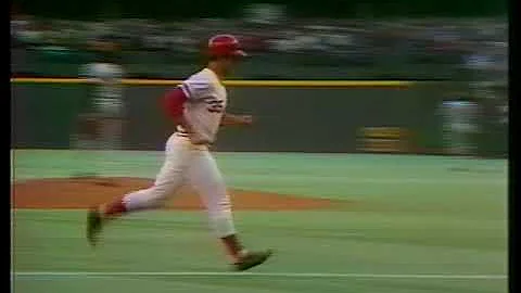 1975 NLCS Game #1-Reds pitcher Don Gullett Homers