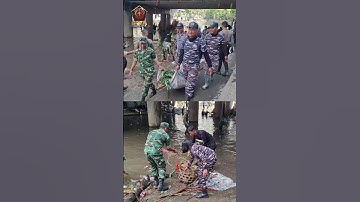 Hari Ke-4 Pasca  Banjir " TNI AL Komitmen Terus Bantu Warga Dan Sisir Sungai Cari Korban Hilang"