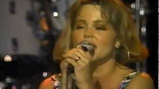 Watch Belinda Carlisle Shot In The Dark video