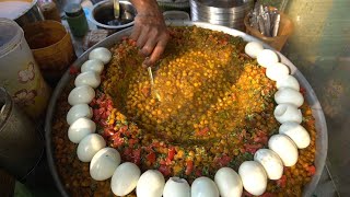 Very Famous Kolkata Special Tasty Egg Ghugni Muri | Indian Street Food