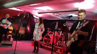 Saija Tuupanen & Exmiehet - Kesää Kohti