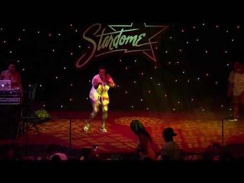 Karaoke: Woman Loses Her Breathe Doing Dr. Dre & Snoop Dogg's "Ain't Nuthin' But A G Thang"