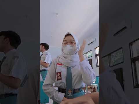 lagi viral AdeK AdeK SMA