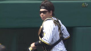 【ブロック&バズーカ】1回表 #梅野隆太郎 選手がワンバウンド投球を難しい体勢で好捕！素早い送球で2塁走者を刺す！【2024/5/18Ｔ－Ｓ】