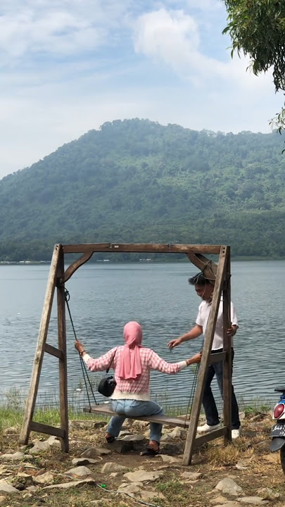 momen lucu ketika pacar main ayunan bikin ngakak ‼️‼️ #ngakak #lucu #pacar #ayunan #shorts