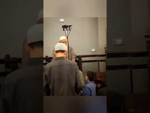 هذا ما يحدث مع الشيخ رسلان قبل صلاة الجمعة مباشرة فاللهم احفظ لنا الشيخ ومتعه بالصحة والعافية