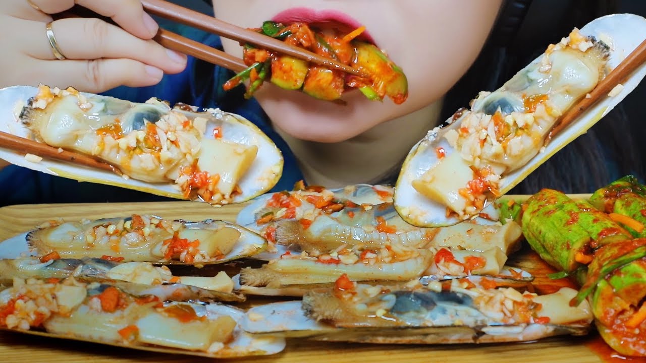 ASMR SPICY GIANT RAZOR SHELLS AND CUCUMBER KIMCHI EATING SOUNDS | LINH-ASMR #linhasmr
