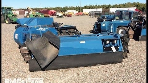 Lot # : 134 - 2016 Weiss McNair 2830 Sweeper