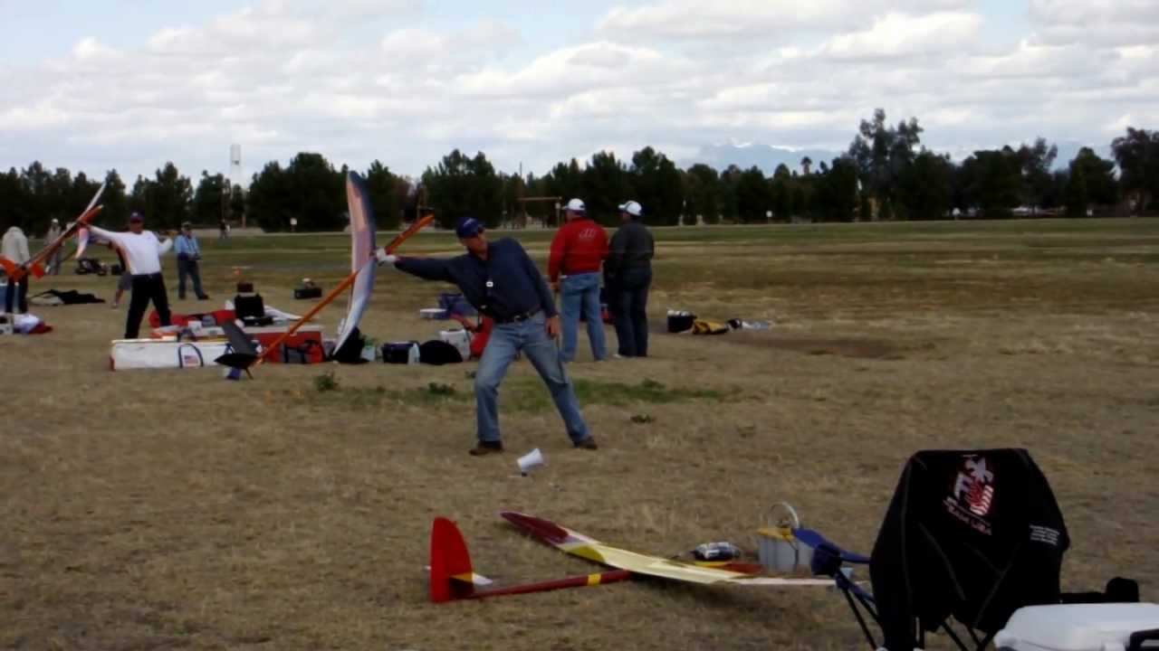 Launching the Vixen at the F3J in the desert 2013