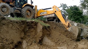 JCB Dozer Loading Soil In Tractor pulling - JCB Working Video /JCB 3DX Machine Making Drain