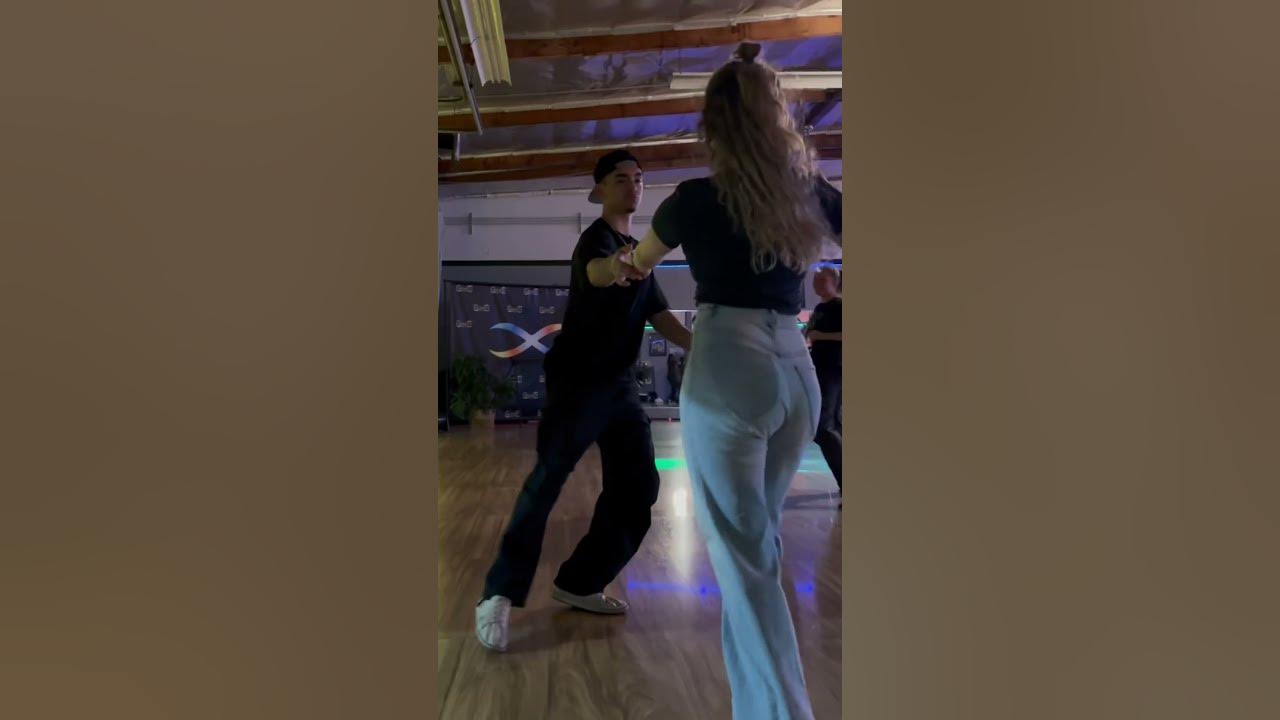 Aaron Nuno & Emma Collyer - West Coast Swing Improv Social Dancing - Westie Groove in San Diego