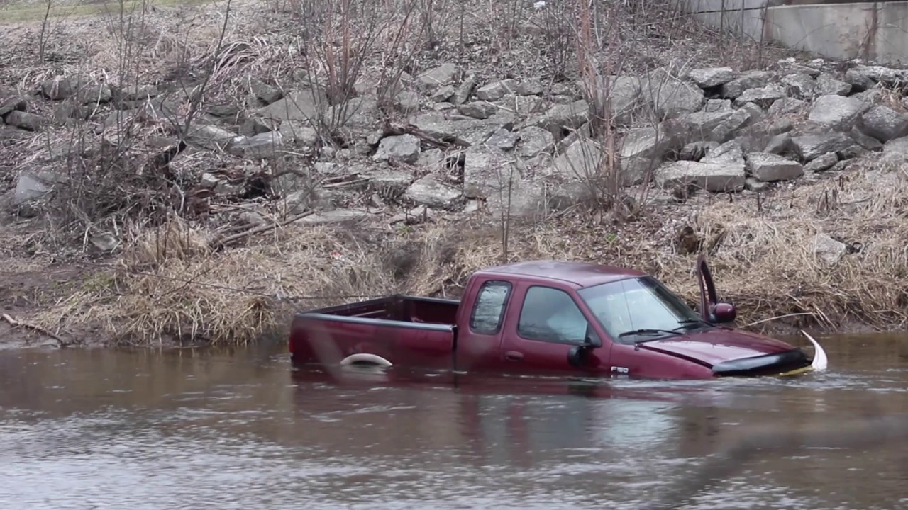Watch as crews work to remove truck after driver crashes into Sheboygan ...