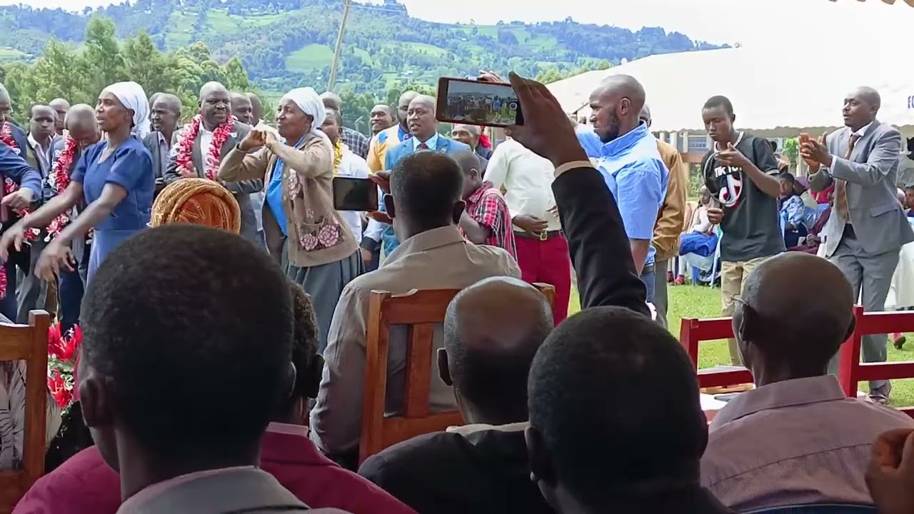 Ruseya and Kiptemenio performing at Koiwo