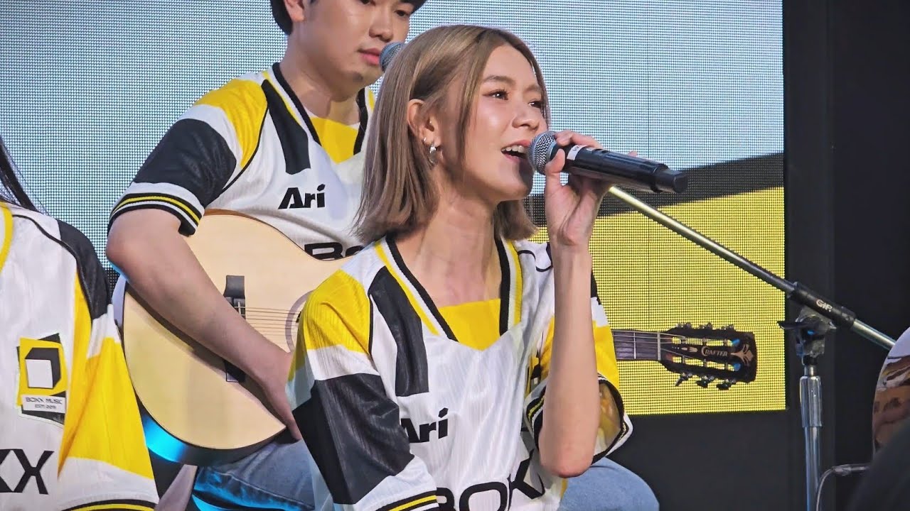 20260210 [Fancam] Bean Napason - เธอรักเขาตอนเรารักกัน - BOXX MUSIC X ARI 2026 Mini Concert