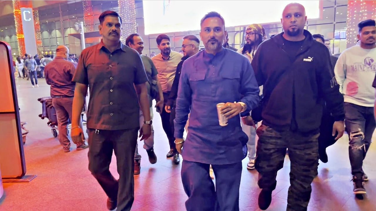 Yo Yo Honey Singh Arrived With His Entourage At Mumbai Airport