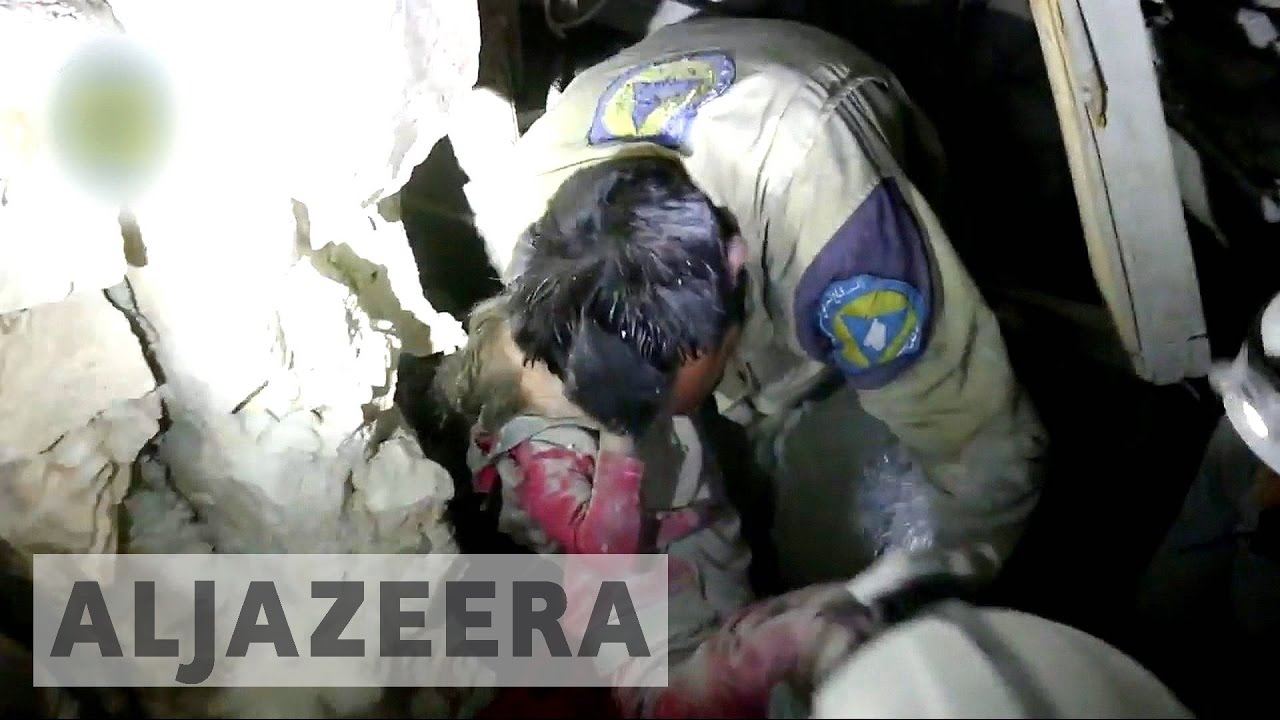 هجوم حلب: يكافح رجال الإنقاذ المتطوعون لإنقاذ الجرحى