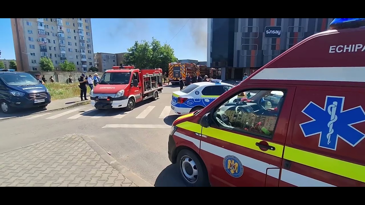ARAD INCENDIU MARE LA MALL, VIZIBIL DE LA 50 DE KM