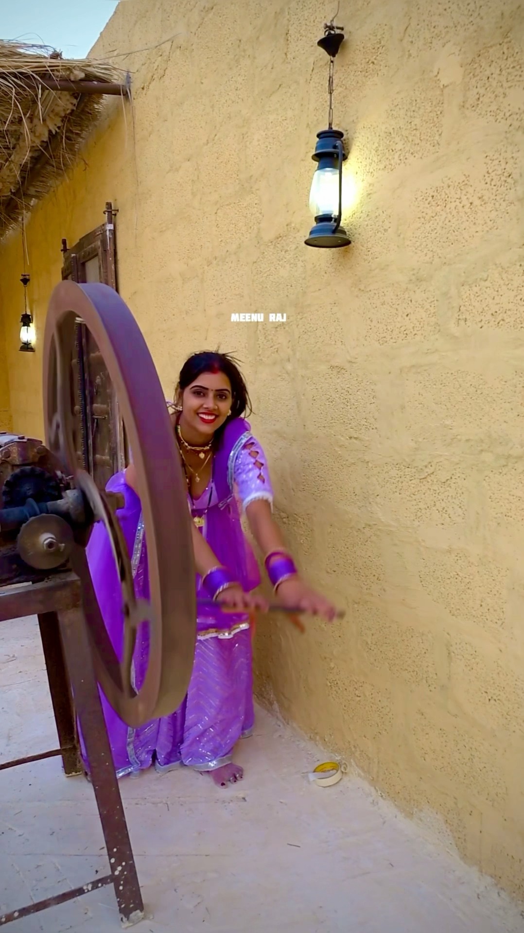 देसी देसी ना बोल्या कर छोरी #shorts #meenu #trending #youtubeshorts