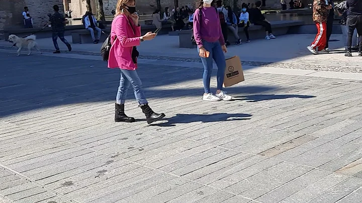 Победа Кирпича над всем и всеми теориями " как?"и"зачем?" - Палаццо Пилота в Парме.Когда кирпич поет