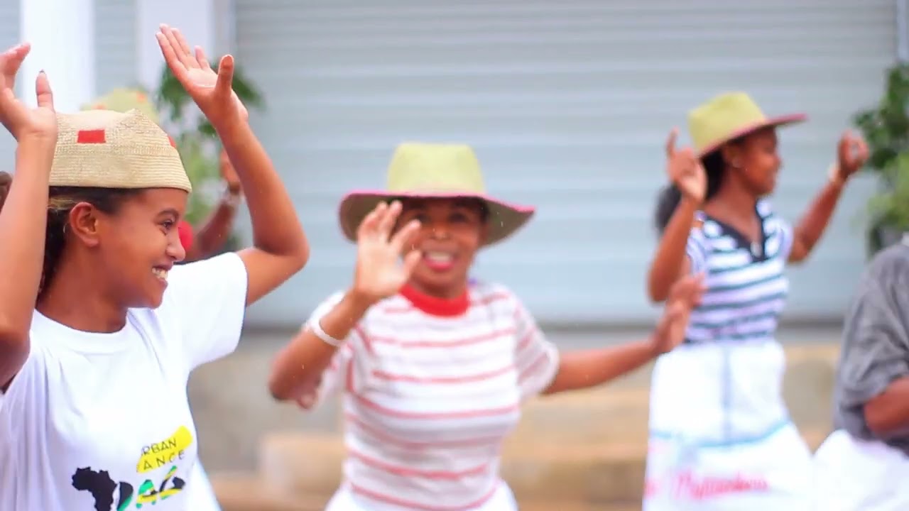 Aombilahy bevozo tsy mifidy Tany ihadia.Groupe Refamo de Vangaindrano.