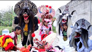 Sola Tak Mau Kalah Beli Barongan Pink Barongan Pocong