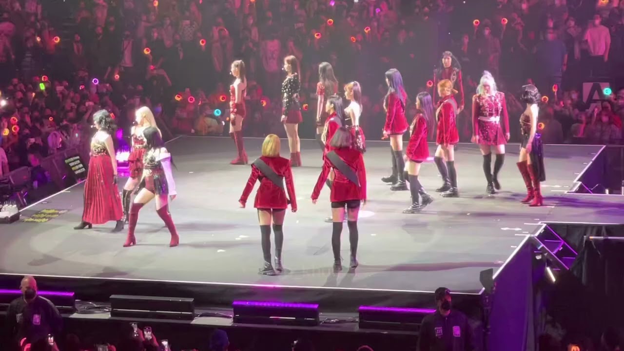 220218 TWICE “|||” 4th World Tour in Oakland (TURN IT UP)