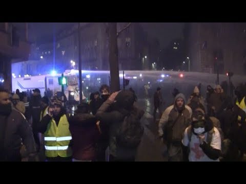 1ère Nuit Jaune des Gilets Jaunes sous tension   Paris.
