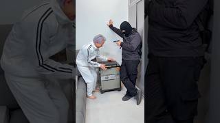 “He Wanted to Fight Ended Up Assisting the Thief-mini wood toywoodworking art skillwood hand #shorts