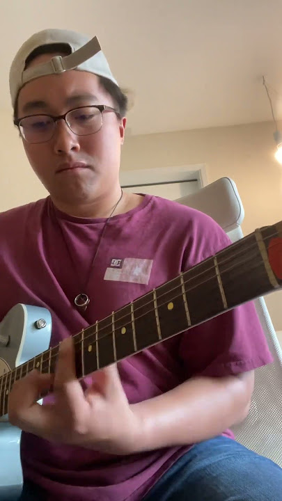 Been diggin dis intro #strawberrysoju🍓🍓 #jessebarrera #albertposis #michaelcareon #electricguitars