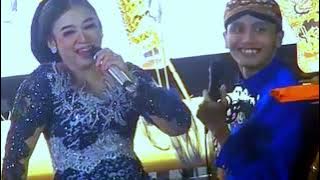 MOMEN INDAH BIKIN KANGEN... POV KETIKA NIKEN DAN KI AKBAR LAGI MESRAH BANGET