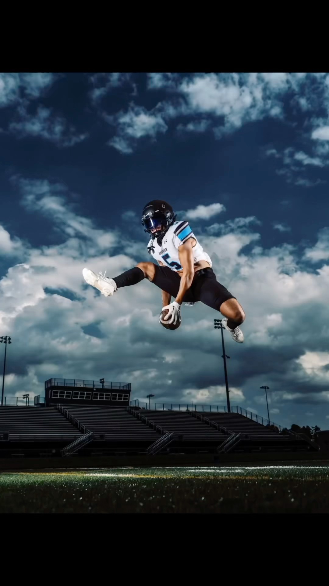 Tough!! Everyone loves some football, right?! #sportsphotography #football