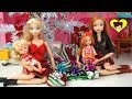 Dia de Navidad con Bebes de Elsa y Ana Abriendo sus Regalos y Juguetes - Cuentos Navideños