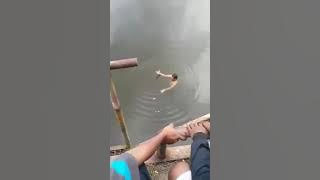 Detik2 pawang buaya di makan buaya di Kalimantan timur