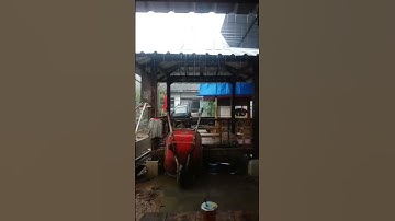 HUJAN DERAS ENAKNYA MAKAN SEBLAK CEKER PEDAS BIKIN TUBUH ANGET #shorts#viral#trending#tiktok#fyp