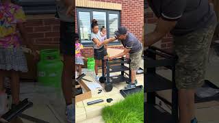 Unbox and assemble our burner gas barbecue with us