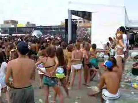 weird rave @ Shonan Beach - Japan