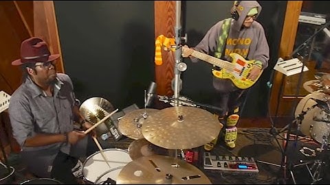 MonoNeon with Ghost-Note / "Can