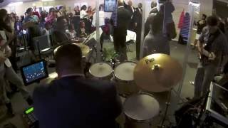 "Praise Break" Serg On Drums!