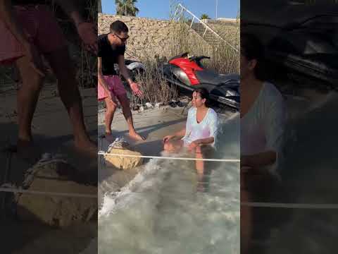 هنادي بتغسل هدومها في الساحل في مارينا فاكراه ترعة بعد ما خرج منها ميسي