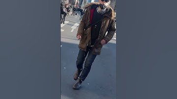 Anti-ICE Protesters Swarm Unmarked Vans in NYC — 15 Arrested #shorts