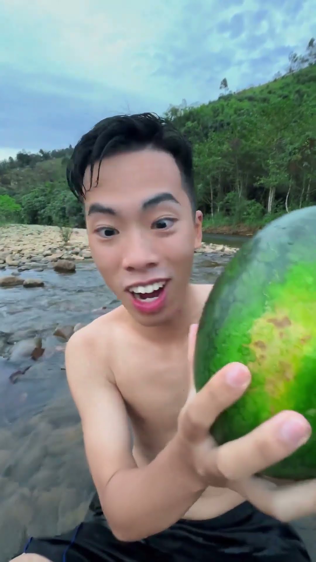 LNS - Con suối thần kỳ có nhiều đồ ăn || The magical stream has many foods #shorts