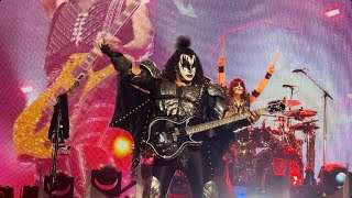 Kiss - Shout It Out Loud (Front Row, Quebec City, QC - November 19, 2023) by RTG Redtruck305 149 views 5 months ago 3 minutes, 7 seconds