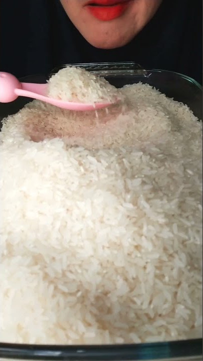 ASMR RAW RICE EATING SOUNDS | MAKAN BERAS MENTAH PAKAI CENTONG NASI | 生ご飯を食べる | 밥을 먹다 | 吃生米 #shorts