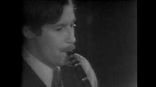 Vignette de la vidéo "Leon Redbone - Walking Stick (Live at the 1973 Buffalo Folk Festival)"
