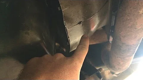 How To Tell If A Rear Main Seal Is Leaking | Diagnosing an Oil Leak | 2000 Dodge Ram 2500 5.9 Magnum