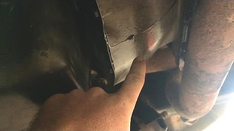 How To Tell If A Rear Main Seal Is Leaking | Diagnosing an Oil Leak | 2000 Dodge Ram 2500 5.9 Magnum